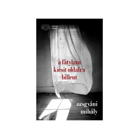 A fátylam kicsit oldalra billent